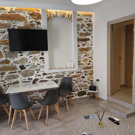 Petra Phos Apartmán *