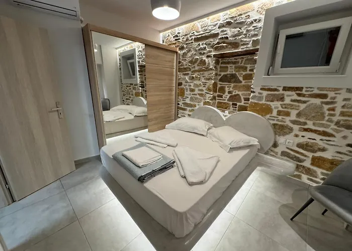 Petra Phos Ermoupoli